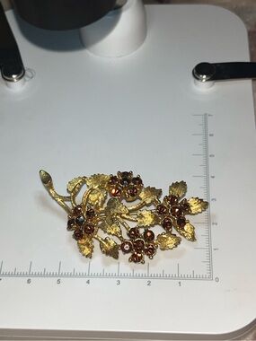Vintage Gold tone Floral Brooch with Amber tone  Rhinestones - Women Jewelry